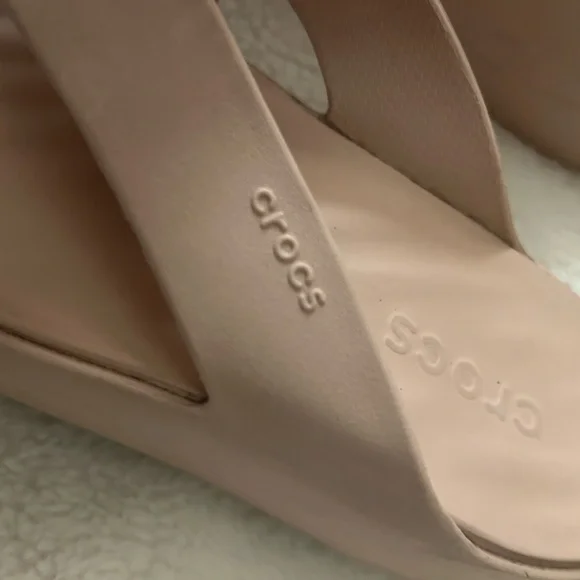 Crocs Getaway Platform Flip Flops in Quartz - Picture 5 of 11